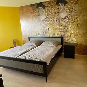 Apartment Zentrale Grosszuegige Dachterassen Whg Am Stadtpark In 15 Min Mit U-bahn Zur Messe 
